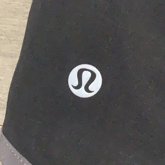 Lululemon Speed Short 2.5” - Black/Dark Carbon - 4 - Picture 6 of 6